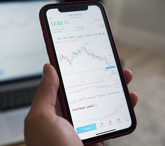 Lisa B explaining eXp Realty shareholder benefits for agents